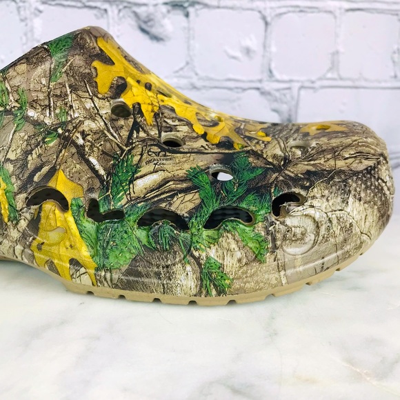 Crocs Baya RealTree Xtra Clog Adult Unisex Brown & Green Camo Leaves Slides NEW - Picture 4 of 12